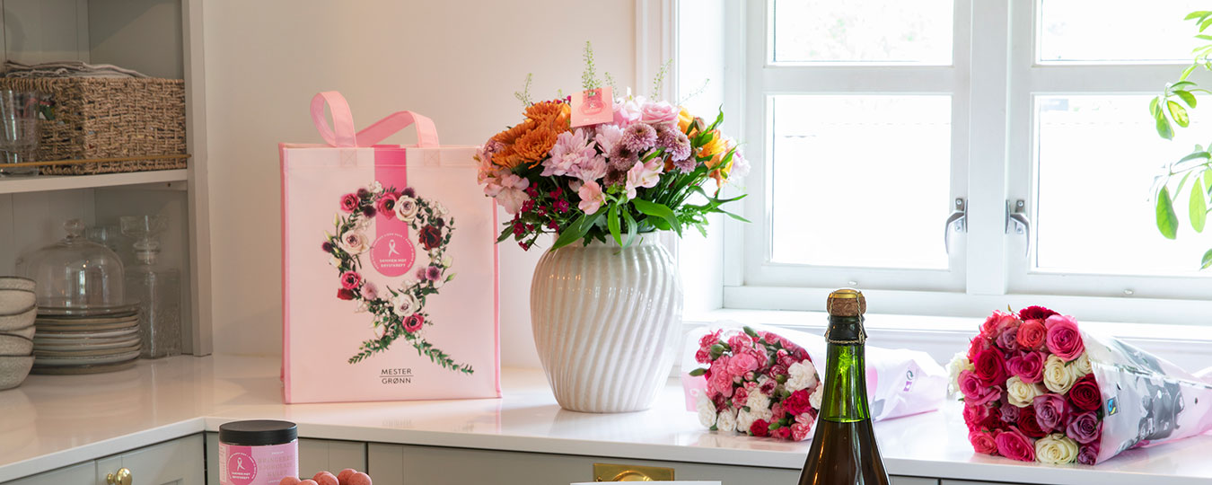 Interi&oslash;r- og blomsterbilde med klikkbare elementer